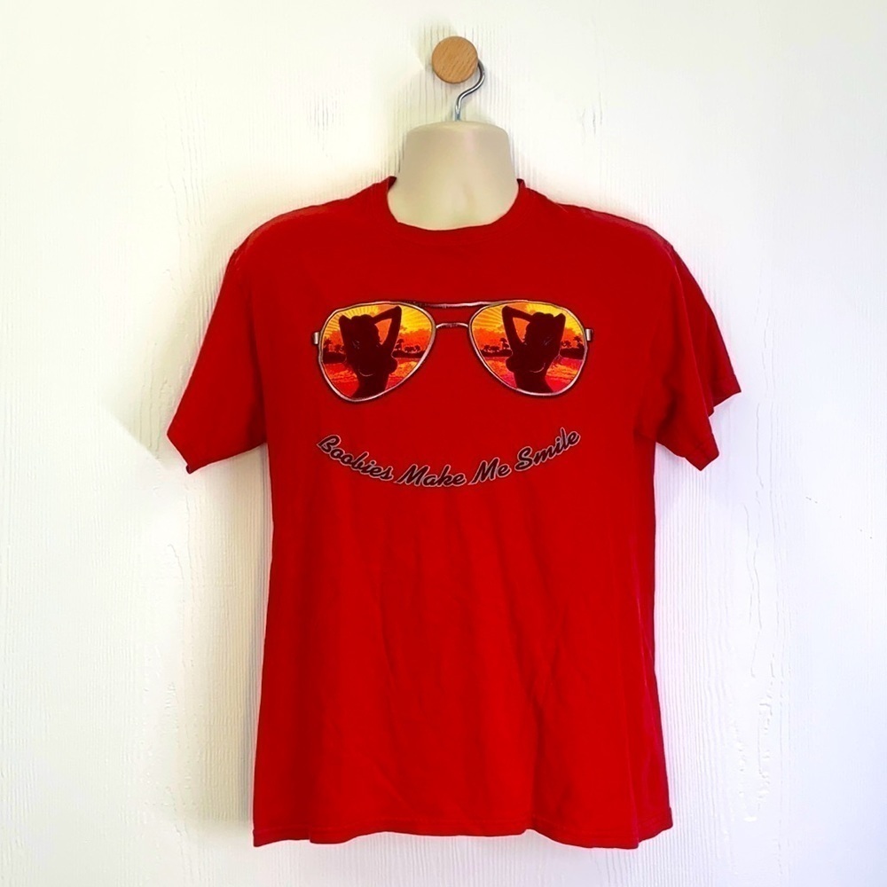 Gildan - Vintage Boobies Make Me Smile Sunglass Tee Shirt Size Medium